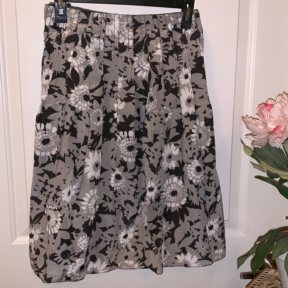🎀 SALE BOGO - Liz Claiborne Gray, White Skirt